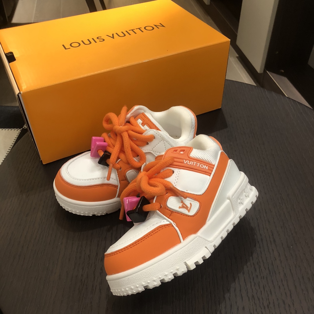 Children's shoes child